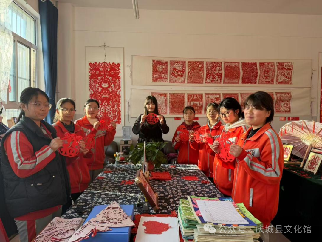 剪纸传情践初心 敬老立德育新人——庆城县文化馆非遗传习实践活动