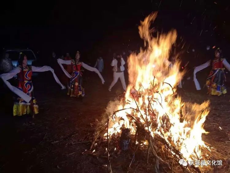 庆城民间燎疳节篝火晚会在玄马圆满举行