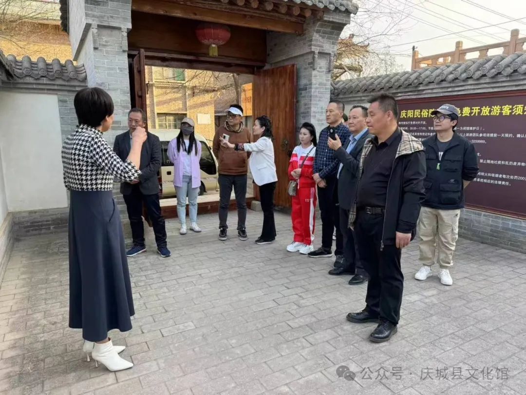 庆阳市《红色子午岭》创作采风团一行到我县开展采风活动